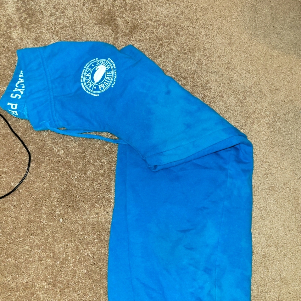 Macks praire wings capris sweats